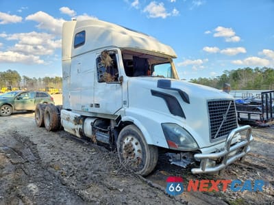 2017 VOLVO VNL SEMI TRUCK 4V4NC9EH9HN978354 - główne zdjęcie licytacji z USA - miniatura