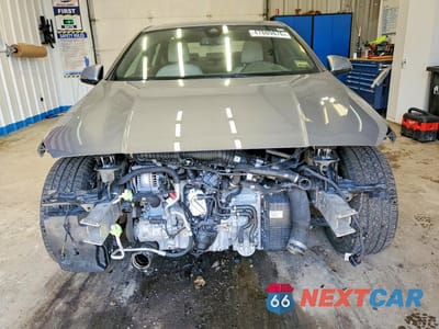 Piąte zdjęcie samochodu w środku: 2022 BMW 228XI VIN:WBA73AK0XN7K49152 - miniatura