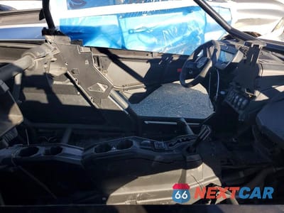 Piąte zdjęcie samochodu w środku: 2021 CAN-AM MAVERICK X3 UTILITY VEHICLE VIN:3JBVNAV24MK000401 - miniatura