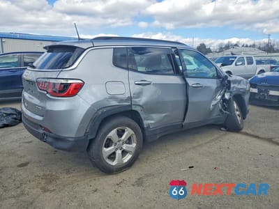 Trzecie zdjęcie samochodu z tyłu: 2019 JEEP COMPASS LATITUDE VIN:3C4NJDBB9KT813609 - miniatura