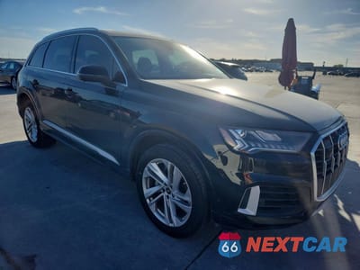 Czwarte zdjęcie samochodu z boku: 2023 AUDI Q7 PREMIUM PLUS VIN:WA1LXBF71PD015208 - miniatura
