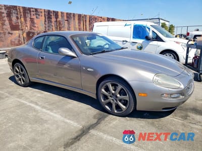 Czwarte zdjęcie samochodu z boku: 2004 MASERATI COUPE GT VIN:ZAMBC38A640011097 - miniatura