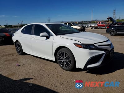 Czwarte zdjęcie samochodu z boku: 2024 TOYOTA CAMRY HYBRID SE VIN:4T1S31AK1RU064703 - miniatura