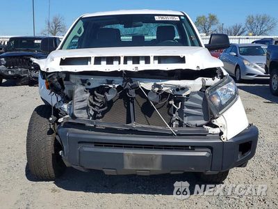 Piąte zdjęcie samochodu w środku: 2018 TOYOTA TUNDRA SR VIN:5TFTY5F12JX010363 - miniatura