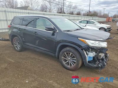 Czwarte zdjęcie samochodu z boku: 2019 TOYOTA HIGHLANDER XLE VIN:5TDJZRFH6KS918234 - miniatura