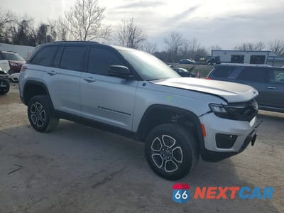 Czwarte zdjęcie samochodu z boku: 2024 JEEP GRAND CHEROKEE TRAILHAWK 4XE VIN:1C4RJYC69R8956840 - miniatura