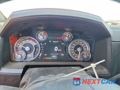 Zdjęcie 9 z 11 samochodu: 2018 RAM 2500 LONGHORN VIN:3C6UR5GL1JG144410 - miniatura