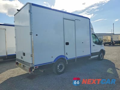 Trzecie zdjęcie samochodu z tyłu: 2020 FORD TRANSIT DELIVERY TRUCK VIN:1FDBW5Z85LKB24945 - miniatura