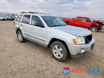 Czwarte zdjęcie samochodu z boku: 2007 JEEP GRAND CHEROKEE LAREDO VIN:1J8GR48K17C505211 - miniatura