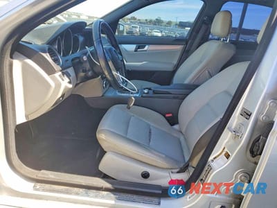 Zdjęcie 7 z 12 samochodu: 2014 MERCEDES-BENZ C 250 VIN:WDDGF4HB2EG222330 - miniatura