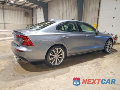 Trzecie zdjęcie samochodu z tyłu: 2020 VOLVO S60 T6 MOMENTUM VIN:7JRA22TKXLG066754 - miniatura