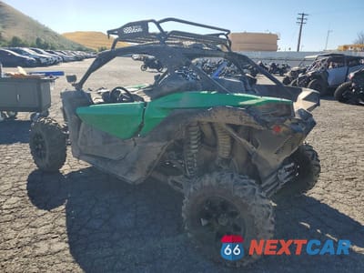 Trzecie zdjęcie samochodu z tyłu: 2019 CAN-AM MAVERICK X3 UTILITY VEHICLE VIN:3JBVGAY21KK000200 - miniatura