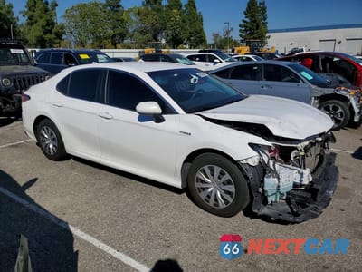 Czwarte zdjęcie samochodu z boku: 2020 TOYOTA CAMRY HYBRID LE VIN:4T1C31AK8LU528792 - miniatura