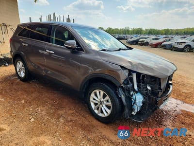 Czwarte zdjęcie samochodu z boku: 2019 KIA SORENTO LX VIN:5XYPG4A31KG453860 - miniatura