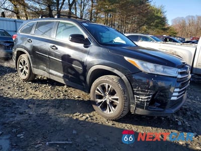 Czwarte zdjęcie samochodu z boku: 2019 TOYOTA HIGHLANDER LE VIN:5TDBZRFH2KS921913 - miniatura