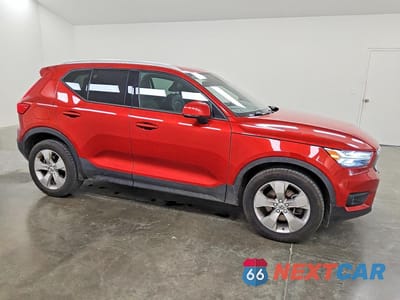 Czwarte zdjęcie samochodu z boku: 2021 VOLVO XC40 T4 MOMENTUM VIN:YV4AC2HK7M2590699 - miniatura