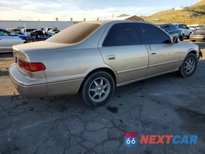 Trzecie zdjęcie samochodu z tyłu: 2000 TOYOTA CAMRY LE VIN:JT2BG22K9Y0454282 - miniatura