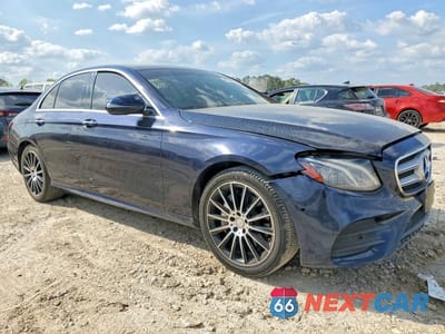 Czwarte zdjęcie samochodu z boku: 2017 MERCEDES-BENZ E 300 4MATIC VIN:WDDZF4KB8HA225712 - miniatura