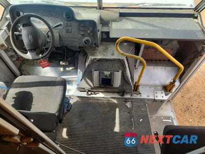 Zdjęcie 8 z 13 samochodu: 2003 FORD E450 DELIVERY TRUCK VIN:1FCLE49L43HB48385 - miniatura