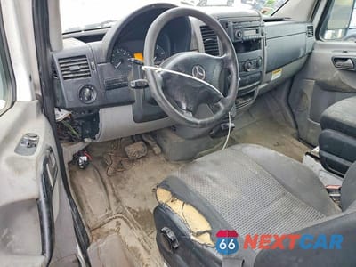 Zdjęcie 8 z 12 samochodu: 2013 MERCEDES BENZ SPRINTER 2500 UTILITY / SERVICE VAN VIN:WD3PE7CC2D5806441 - miniatura