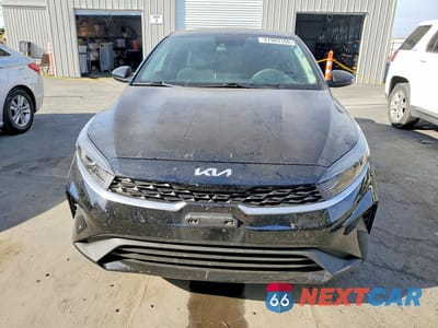 Piąte zdjęcie samochodu w środku: 2023 KIA FORTE LX VIN:3KPF24AD7PE508741 - miniatura