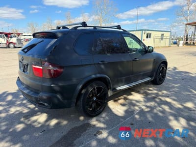 Czwarte zdjęcie samochodu z boku: 2008 BMW X5 4.8I VIN:5UXFE83598L163398 - miniatura