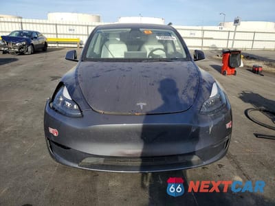 Piąte zdjęcie samochodu w środku: 2023 TESLA MODEL Y VIN:7SAYGDEEXPF647479 - miniatura