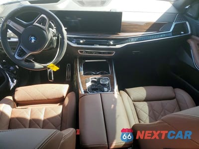 Zdjęcie 8 z 13 samochodu: 2026 BMW X7 XDRIVE40I VIN:5UX23EM02T9025908 - miniatura