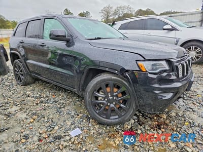 Czwarte zdjęcie samochodu z boku: 2020 JEEP GRAND CHEROKEE LAREDO VIN:1C4RJEAG5LC268607 - miniatura