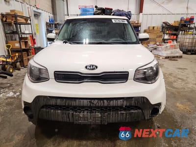 Piąte zdjęcie samochodu w środku: 2018 KIA SOUL BASE VIN:KNDJN2A21J7543559 - miniatura