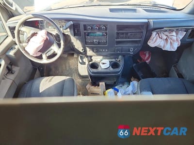 Zdjęcie 8 z 12 samochodu: 2018 CHEV EXPRESS G2500 VIN:1GCWGAFB7J1345722 - miniatura