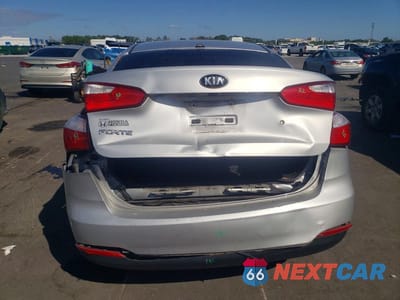 Zdjęcie 6 z 11 samochodu: 2015 KIA FORTE LX VIN:KNAFK4A60F5362692 - miniatura