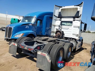 Czwarte zdjęcie samochodu z boku: 2021 VOLVO VNR SEMI TRUCK VIN:4V4WC9EH4MN279888 - miniatura