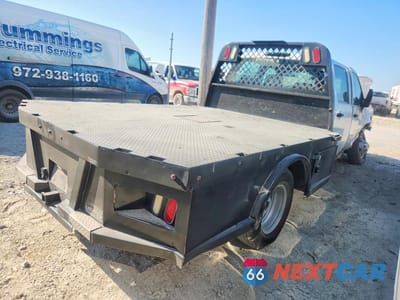 Trzecie zdjęcie samochodu z tyłu: 2014 CHEVROLET SILVERADO FLATBED TRUCK VIN:1GB4KZC81EF143355 - miniatura