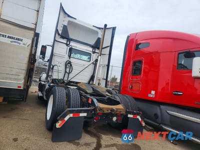 Trzecie zdjęcie samochodu z tyłu: 2017 VOLVO VNL SEMI TRUCK VIN:4V4N39TG1HN988211 - miniatura