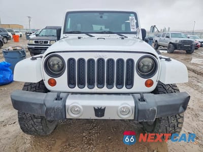 Piąte zdjęcie samochodu w środku: 2013 JEEP WRANGLER UNLIMITED SAHARA VIN:1C4BJWEG8DL550291 - miniatura