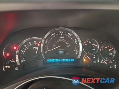 Zdjęcie 9 z 13 samochodu: 2005 CADILLAC ESCALADE ESV VIN:3GYFK66N95G120063 - miniatura