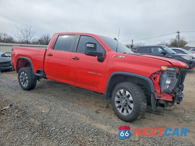 Czwarte zdjęcie samochodu z boku: 2024 CHEVROLET SILVERADO K2500 CUSTOM VIN:1GC4YME70RF120768 - miniatura