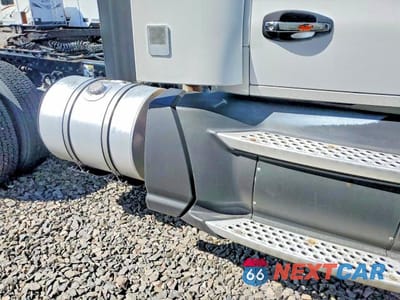 Zdjęcie 6 z 10 samochodu: 2016 KENWORTH T680 SEMI TRUCK VIN:1XKYA48XXGJ496667 - miniatura