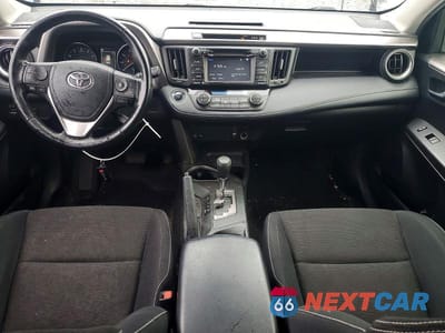 Zdjęcie 8 z 13 samochodu: 2018 TOYOTA RAV4 XLE VIN:JTMRFREV2JJ217513 - miniatura
