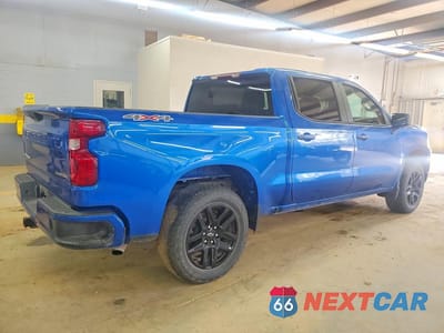 Trzecie zdjęcie samochodu z tyłu: 2022 CHEVROLET SILVERADO K1500 CUSTOM VIN:1GCPDBEK1NZ582167 - miniatura