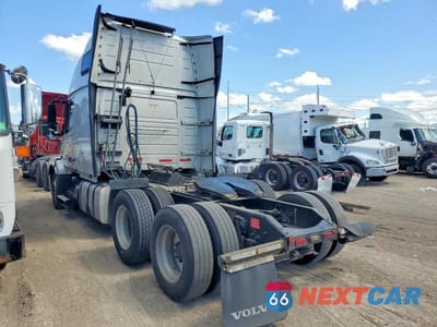Trzecie zdjęcie samochodu z tyłu: 2017 VOLVO VNL SEMI TRUCK VIN:4V4N99EH2HN975620 - miniatura
