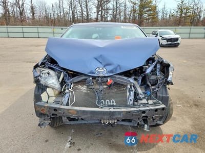 Piąte zdjęcie samochodu w środku: 2015 TOYOTA SIENNA XLE 8-PASSENGER VIN:5TDYK3DC5FS580211 - miniatura