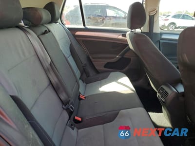 Zdjęcie 10 z 14 samochodu: 2016 VOLKSWAGEN E-GOLF SE VIN:WVWKP7AU7GW912954 - miniatura