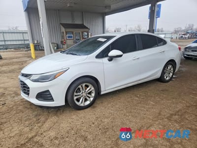 2019 CHEVROLET CRUZE LT 1G1BE5SMXK7109592 - główne zdjęcie licytacji z USA - miniatura