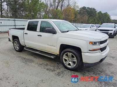 Czwarte zdjęcie samochodu z boku: 2018 CHEVROLET SILVERADO K1500 CUSTOM VIN:3GCUKPECXJG577493 - miniatura