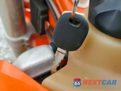 Zdjęcie 8 z 10 samochodu: 2023 KTM 300 XC-W TPI VIN:VBKXWM239PM378007 - miniatura