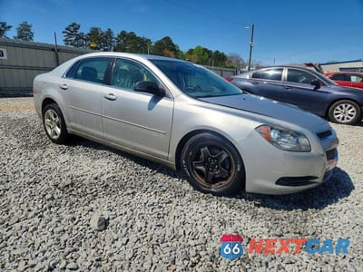 Czwarte zdjęcie samochodu z boku: 2011 CHEVROLET MALIBU LS VIN:1G1ZB5E13BF209077 - miniatura