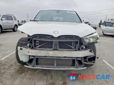 Piąte zdjęcie samochodu w środku: 2018 BMW X1 SDRIVE28I VIN:WBXHU7C3XJ5H39408 - miniatura