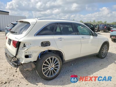 Trzecie zdjęcie samochodu z tyłu: 2022 MERCEDES-BENZ GLC 300 4MATIC VIN:W1N0G8EBXNV365387 - miniatura